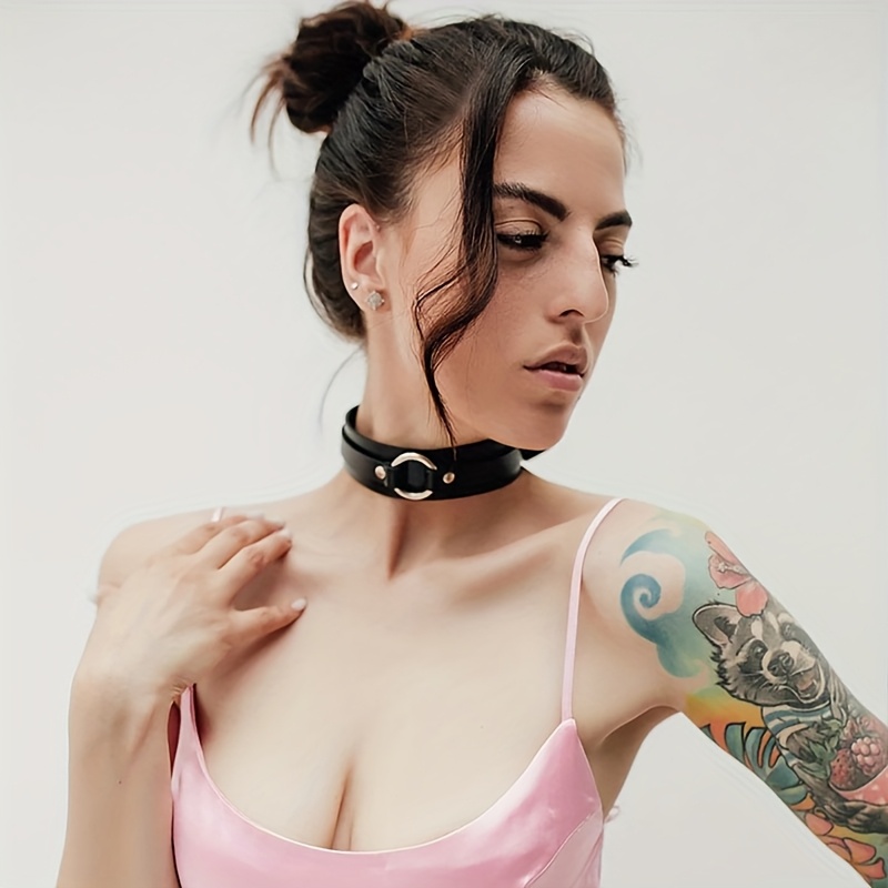 A Women'S Fashion Punk Black Faux Leather Wide Strap Choker Necklace with Metal Rings, Perfect for Party Outfits. This New Trendy Rock Gothic Circular Accessory Is Suitable for Nightclubs, Parties, And Everyday Wear, Featuring a Minimalist Design - Image 2