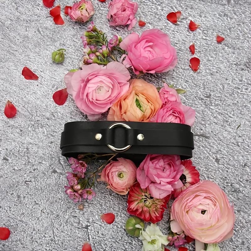 A Women'S Fashion Punk Black Faux Leather Wide Strap Choker Necklace with Metal Rings, Perfect for Party Outfits. This New Trendy Rock Gothic Circular Accessory Is Suitable for Nightclubs, Parties, And Everyday Wear, Featuring a Minimalist Design - Image 6